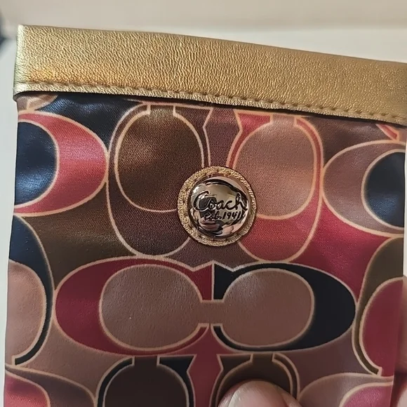 Coach Gallery Scarf Print Sunglass Case + Double Foldable Mirror Set - Picture 4 of 9